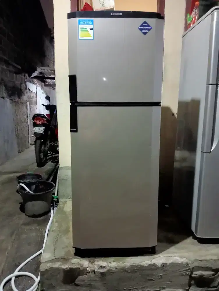 Kulkas Sanken 2 pintu masih orisinil pabrik