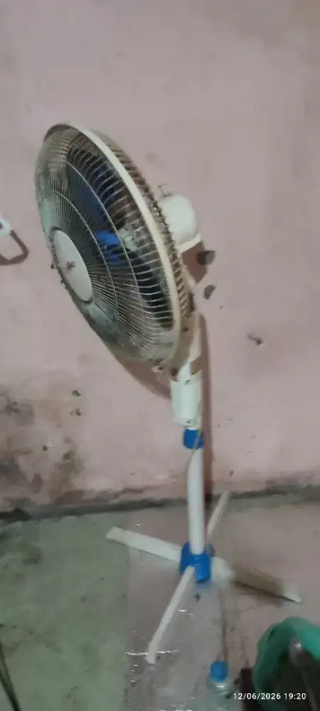kipas angin. masih bagus lumayan