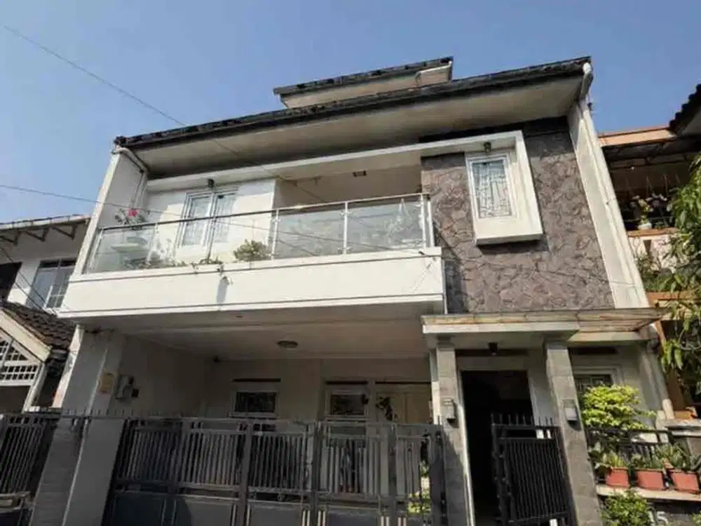 Dijual Rumah ciwastra 
Semi furnish

Luas 102 
Lb 275 
3 lantai 
Lm 8 mtr
Kt 5
Km 3
Carport 2 mbl
Listrik 2200
Air pompa jet pump
Hadap Barat
Shm 

Harga  2 M nego