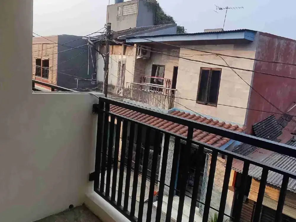Dijual Cepat Rumah 2 Lantai di Pondok Kacang Timur