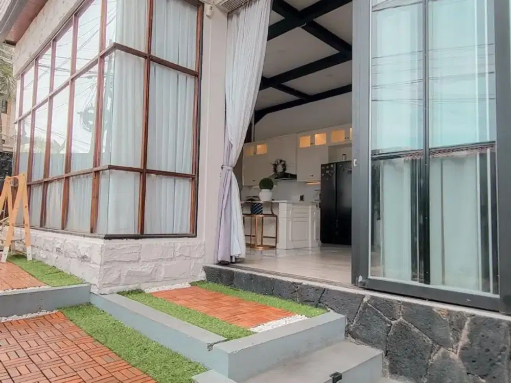 Jual Rumah MEWAH FULLY FURNISHED HOOK di Gegerkalong sarijadi Setiabudi Bandung