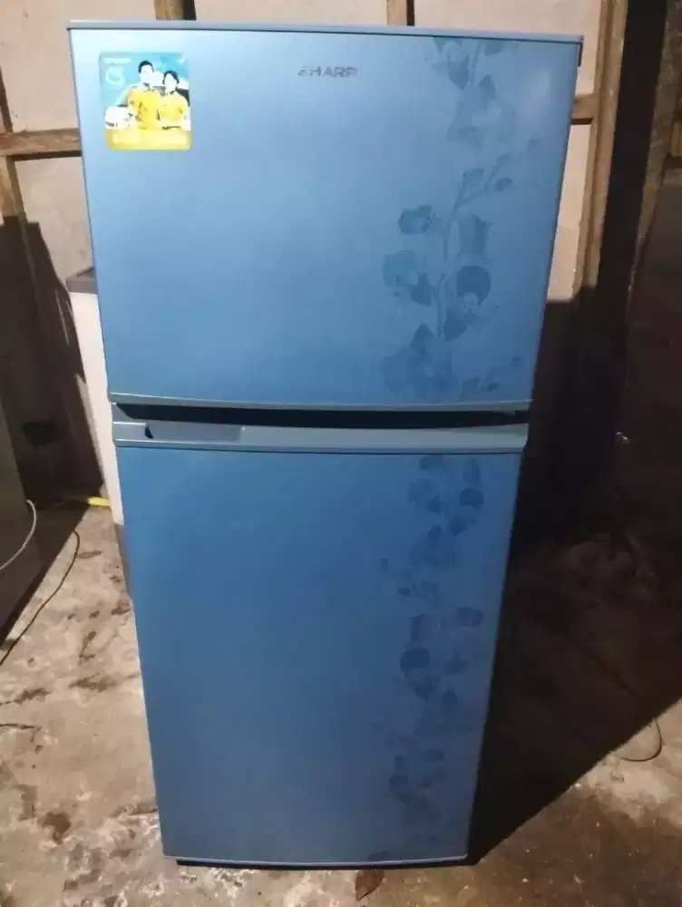 Jual kulkas sharp tampa bunga es.mulus normal siap antar