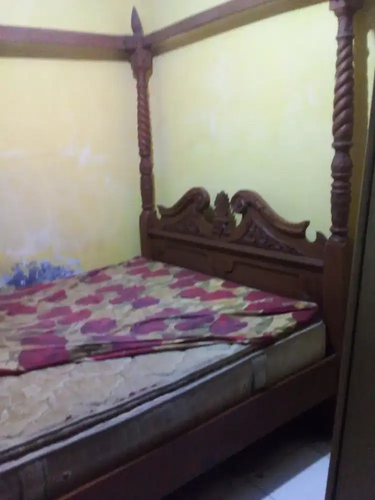 Tempat tidur Jati