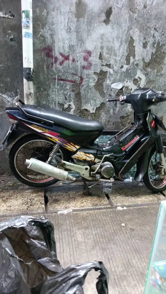 Di jual cepat.  3000.000 nego sampe jadi. Pajek mati. Kaleng idup.