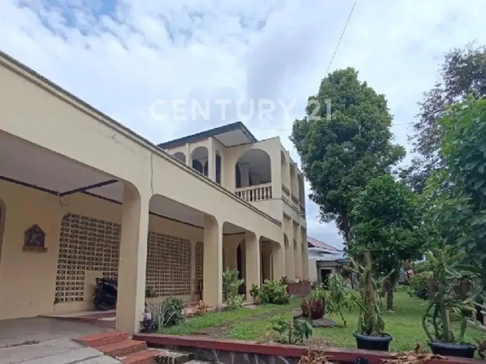 Rumah Mewah Klasik  Halaman Luas Setrasari