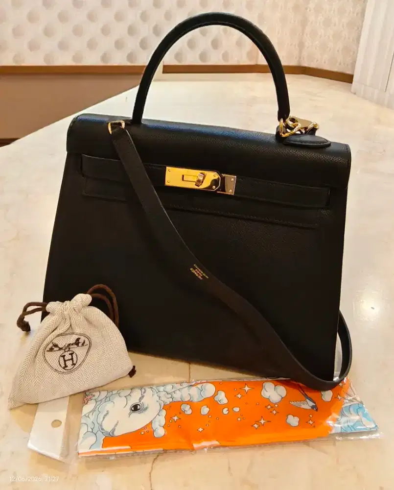 Tas Kelly hitam