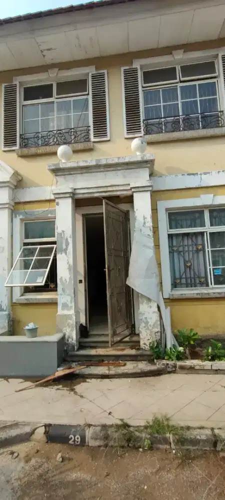 Jual rumah butuh renovasi di LIPPO karawaci tangerang