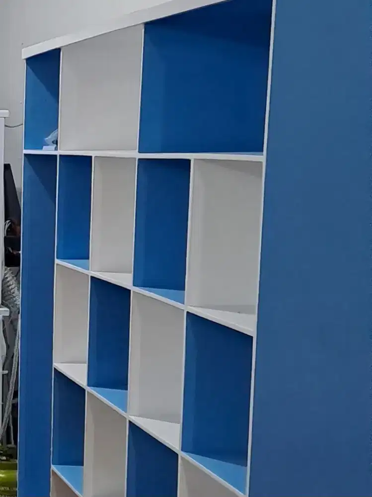 Lemari Display Laundry