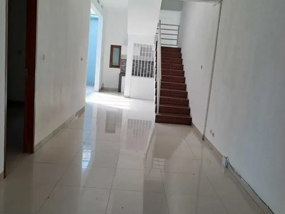 Rumah 2 Lantai Siap Huni Antapani Lingkungan Super Nyaman