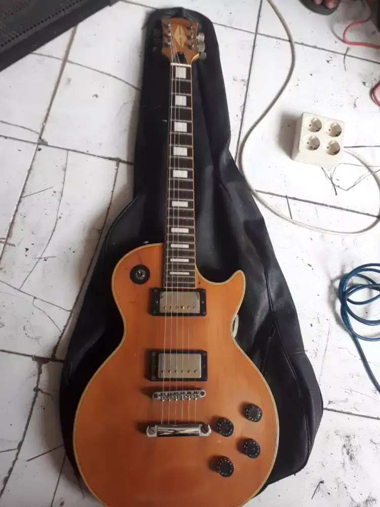 Di Jual Gitar Masih Bagus