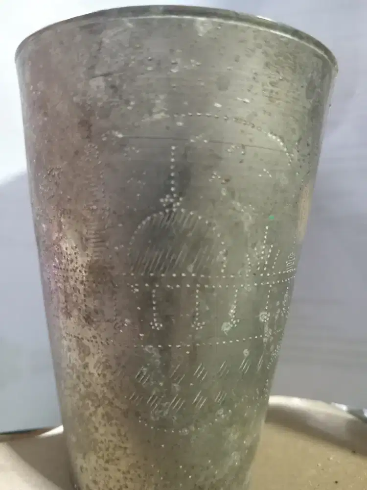 Cangkir Kuningan antik , ukiran tangan