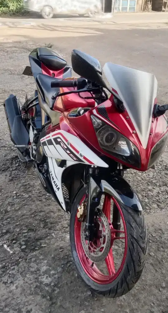 Yamaha r15 v2 tahun 2015
