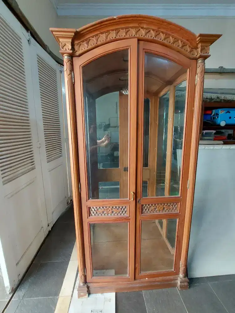 Di Jual Lemari Pajangan
