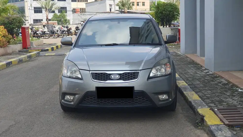 KIA Rio SE 1.4 AT Matic Abu Metalik NIK 2011 Pajak Panjang