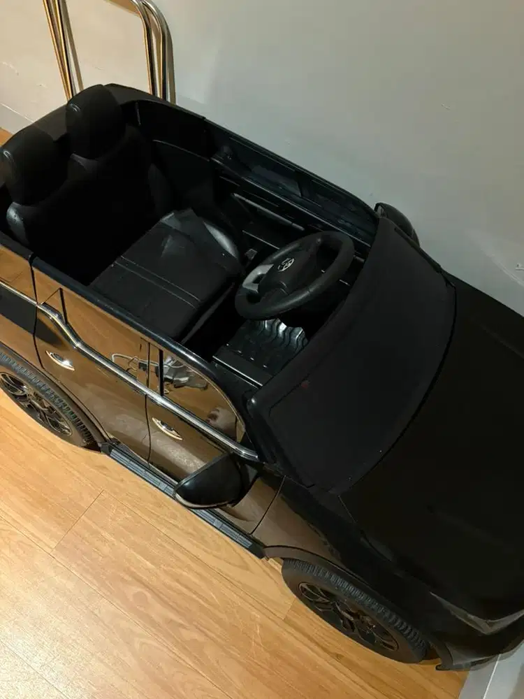 Mainan mobil aki anak - Fortuner