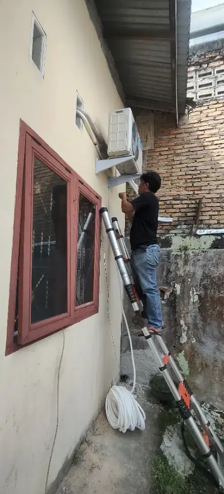 CUCI AC DAN SERVICE BERGARANSI
