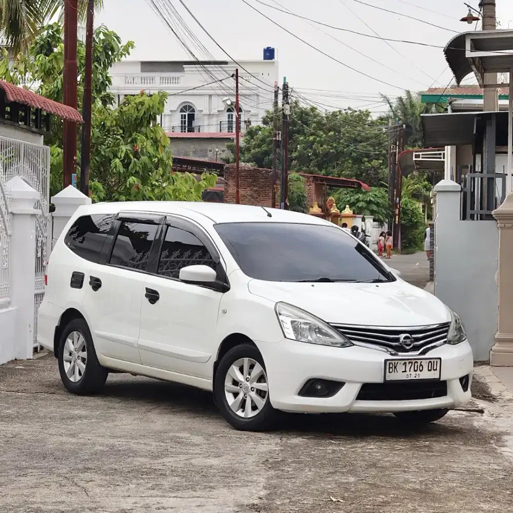 Nissan Grand Livina 1.5 XV Automatic Tahun 2014