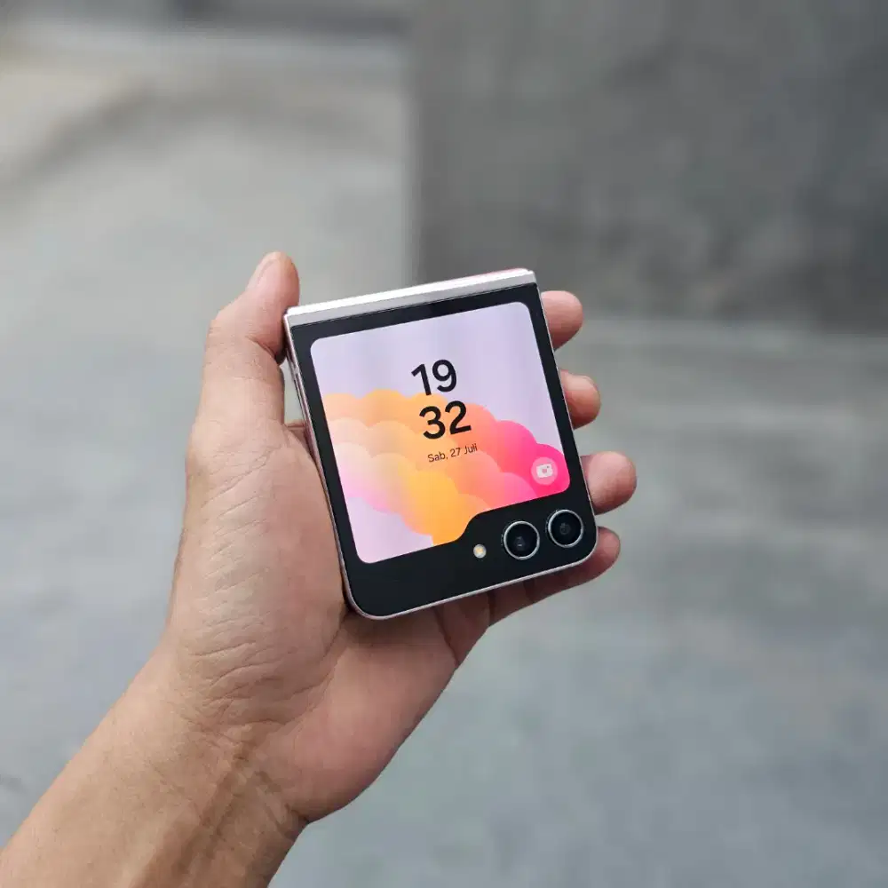 SAMSUNG GALAXY Z FLIP 5 SEIN 5G 8/256 MINUS LCD DALAM