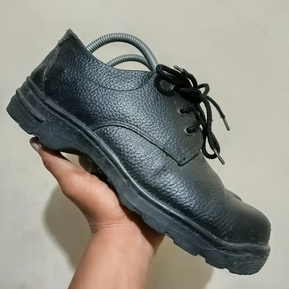 Sepatu Kulit Safety