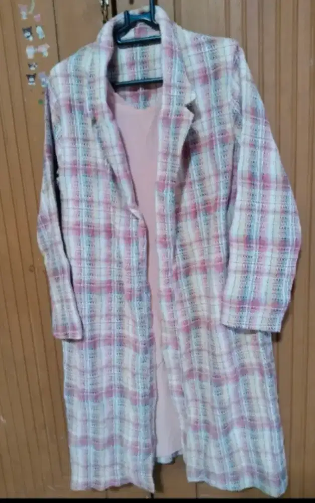 Blazer panjang dibawah lutut plus daleman