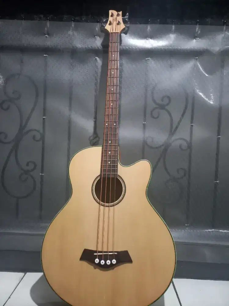 Bass akustik JGS good condition