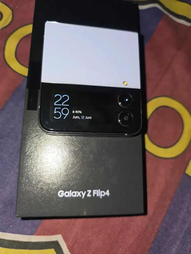 Samsung flip 4 green screen