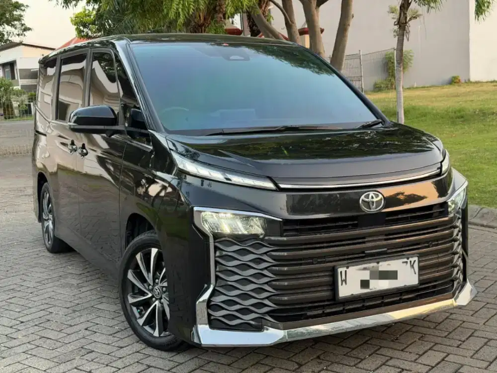 Toyota Voxy 2024 Matic Hitam Siap Pakai
