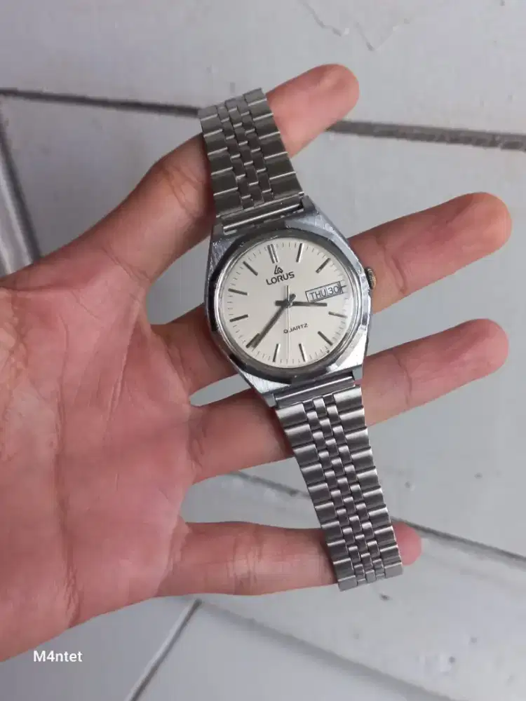 Jam tangan lorus antik