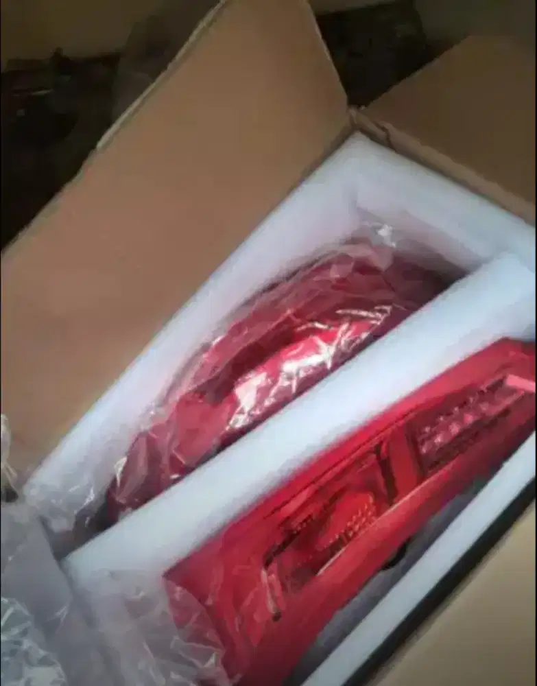 Lampu rem belakang Wuling almaz