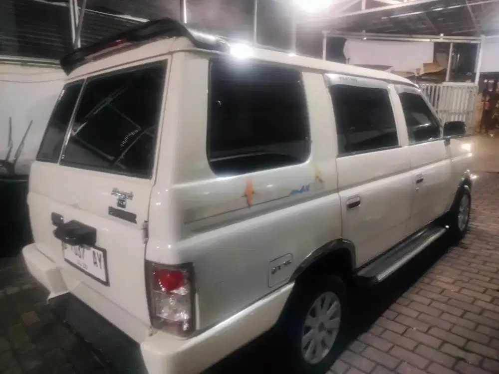 Isuzu panther grand royal 2.5 th99