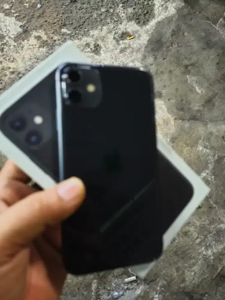 Jual iPhone 11 becuk 64 GB fullset