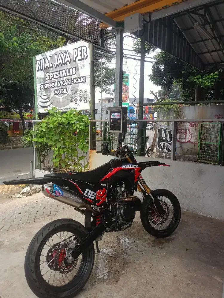Honda crf 150l Tahun 2023