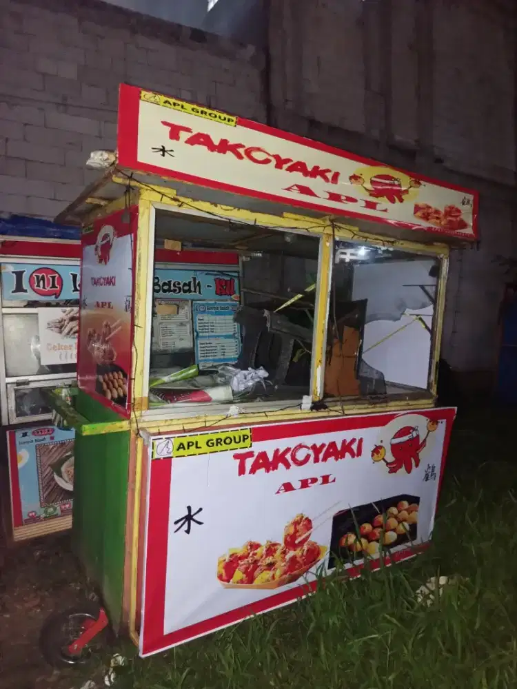 Loker kualan takoyaki, mangkal pakai grobak