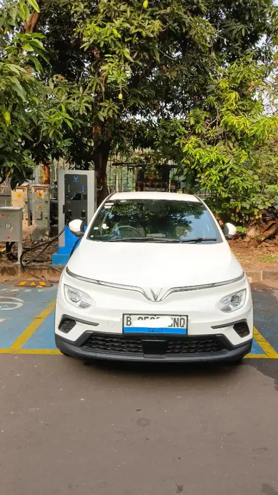 Rental dan Sewa Mobil Listrik Baru Dengan Driver