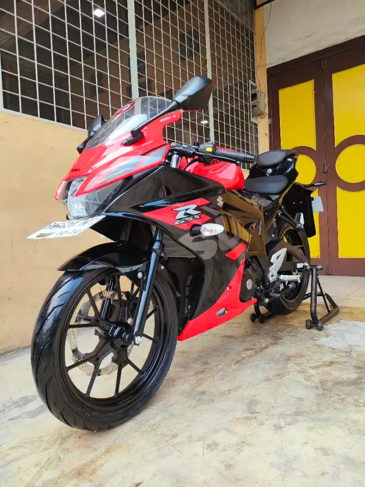 Suzuki GSX / GSX-R 150 2025 Keyless, Odo 4000 Perak, Red Premium.