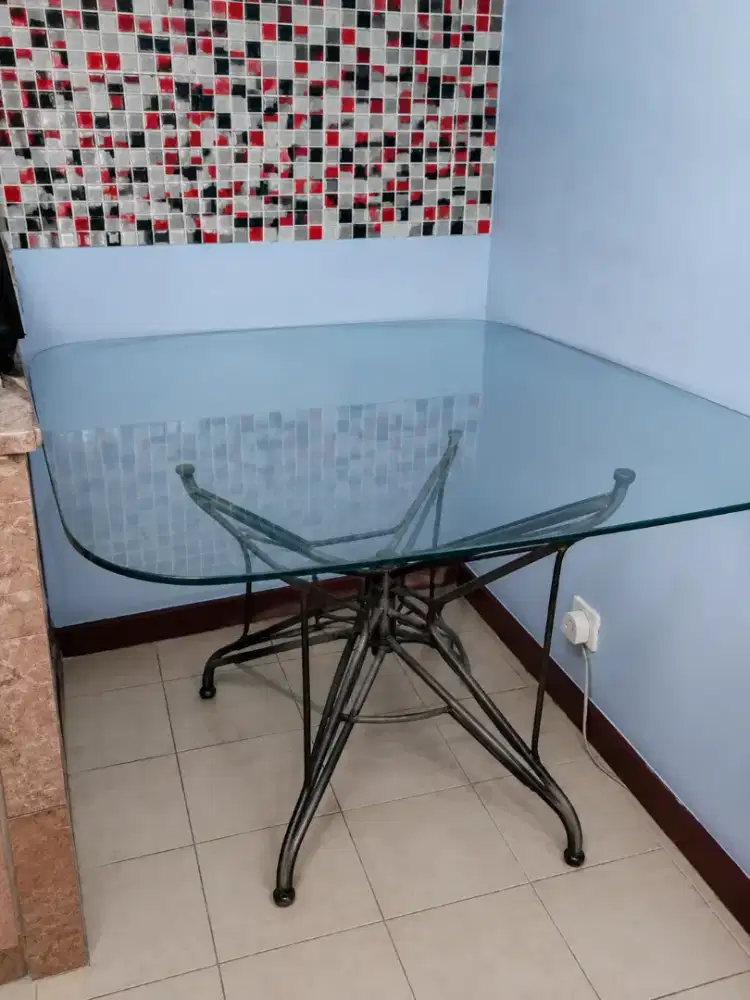 Meja Makan Kaca Minimalis Kaki Besi Kokoh NEGO
