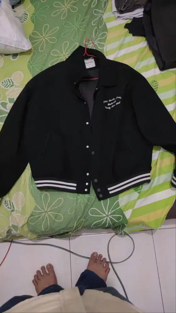 CELCIUS Varsity Jacket Embroidered Suade I31000248C Hitam