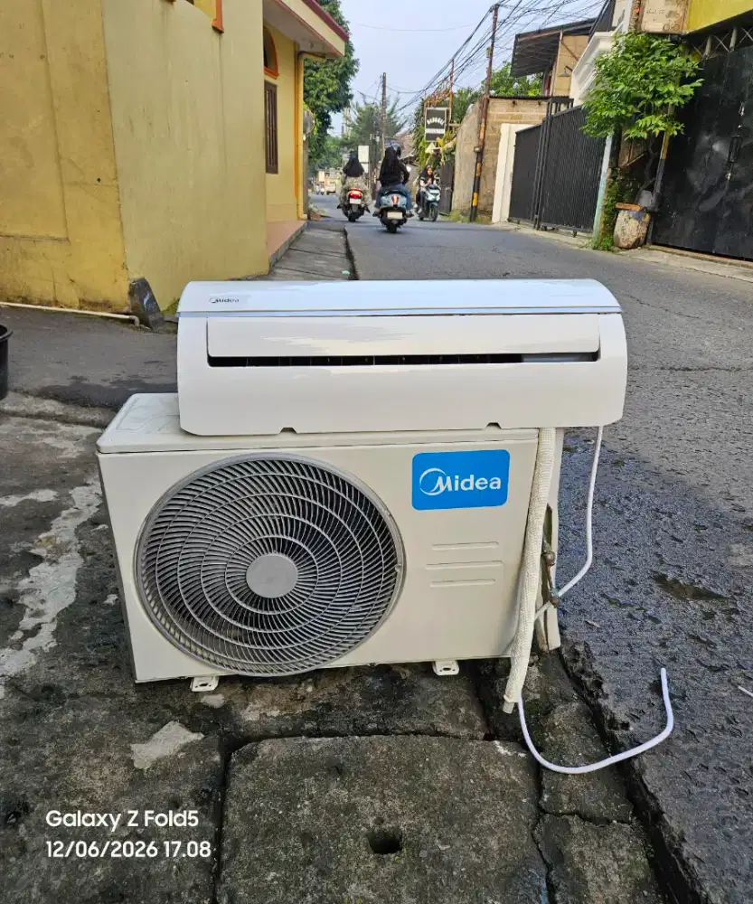 Di jual ac second 1/2pk siap pasang msh joss dingin nya