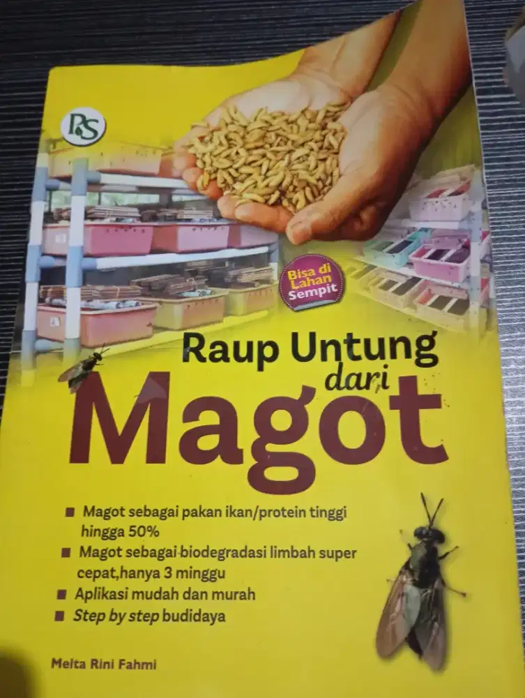 Raup Untung dari Magot