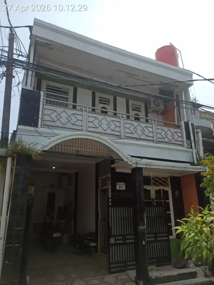 Rumah di jual 2 lantai .