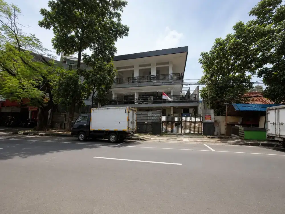 Gedung 3 Lantai Strategis Pusat Kota di Jalan Lodaya Bandung