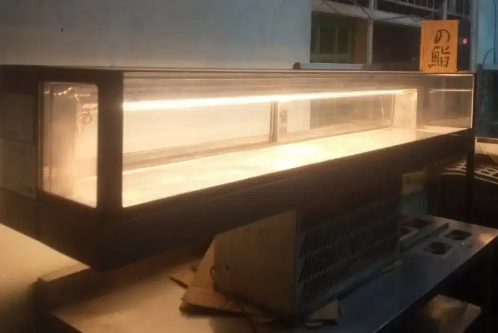Sushi showcase GEA