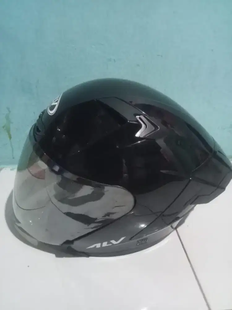 helm alv hitam no minus