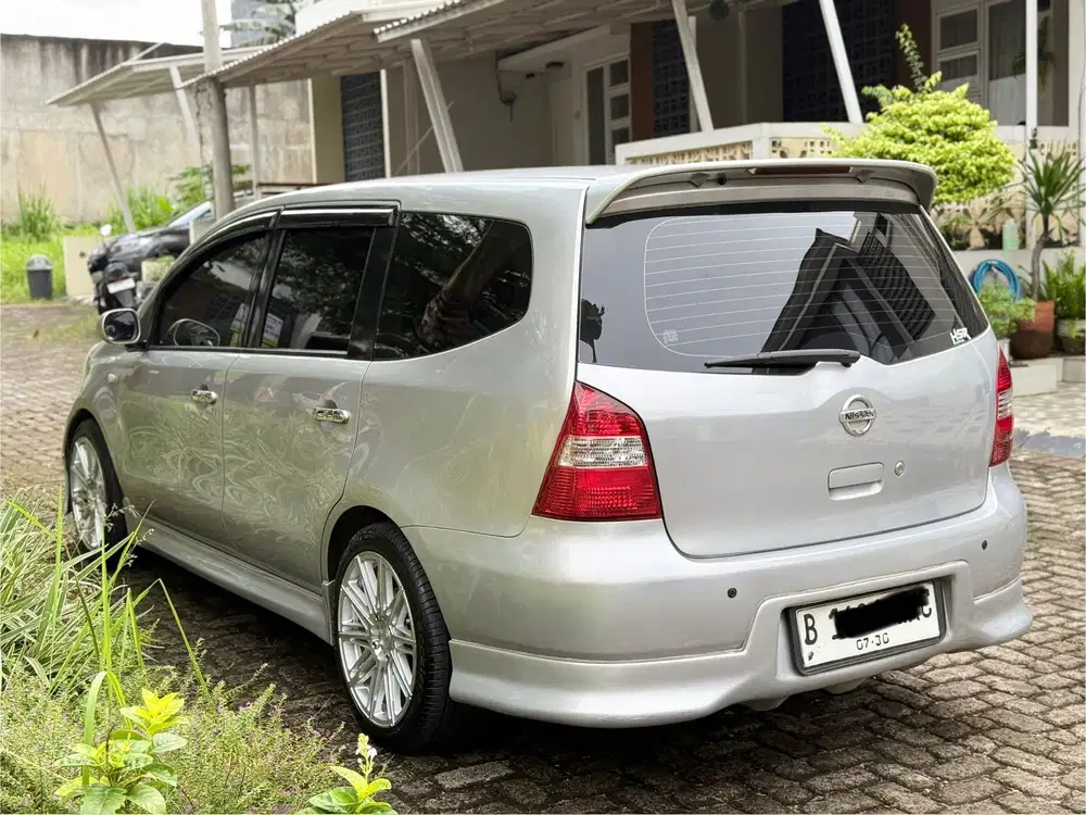 Nissan Livina 2010 Bensin