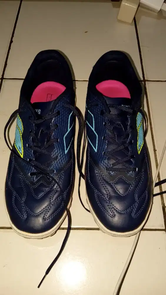 Sepatu mini soccer mills