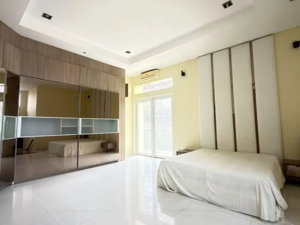 Disewakan Rumah Full Furnish Siap Huni Dengan Kamar Utama Luas Plus Bathtube di The Green BSD City