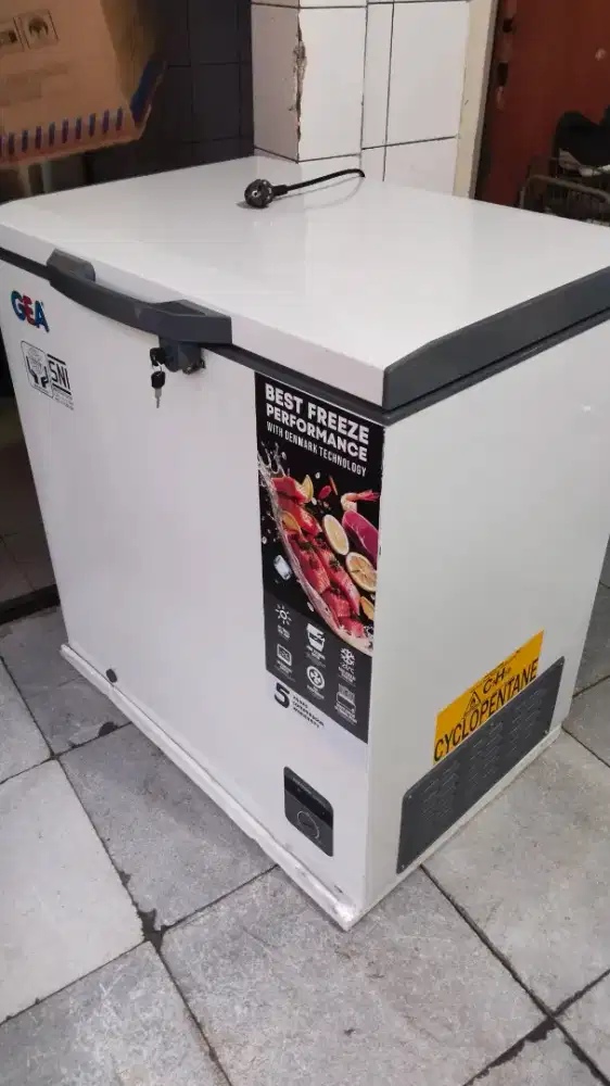 Frezer Gea baru 2 bulan