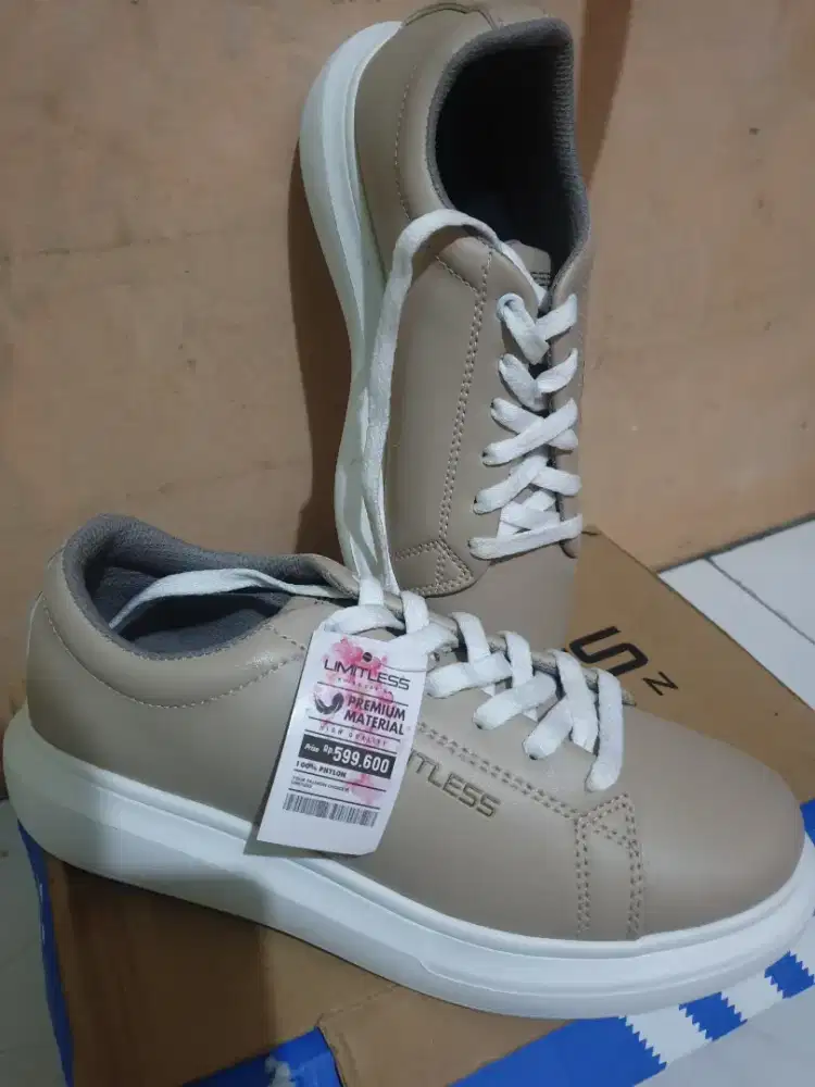 Sepatu merek limitless