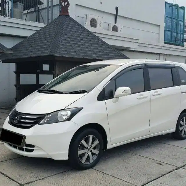 HONDA FREED 1.5 E PSD 2012 PUTIH