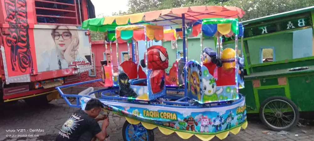 Set Kereta Panggung Fiber Plat Kuat Menarik Warna Cerah Siap Pakai